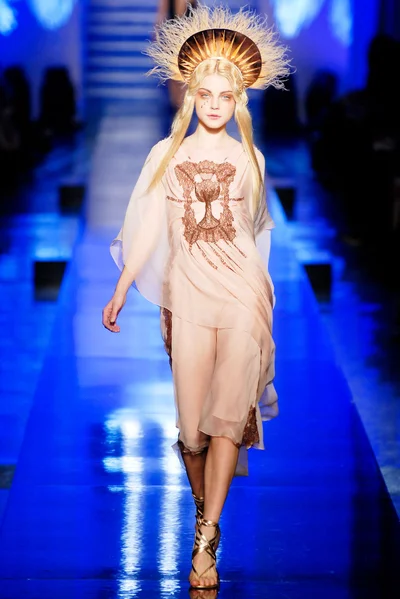 Look 14